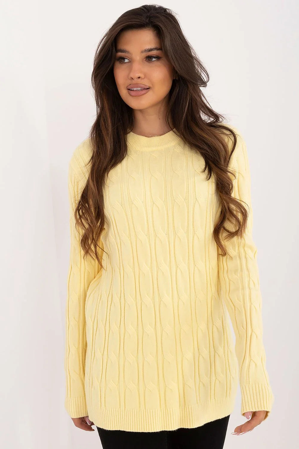 pull femme jaune pastel torsadé maille douce ajusté manches longues col rond bords côtelés poignets ourlet silhouette élancée