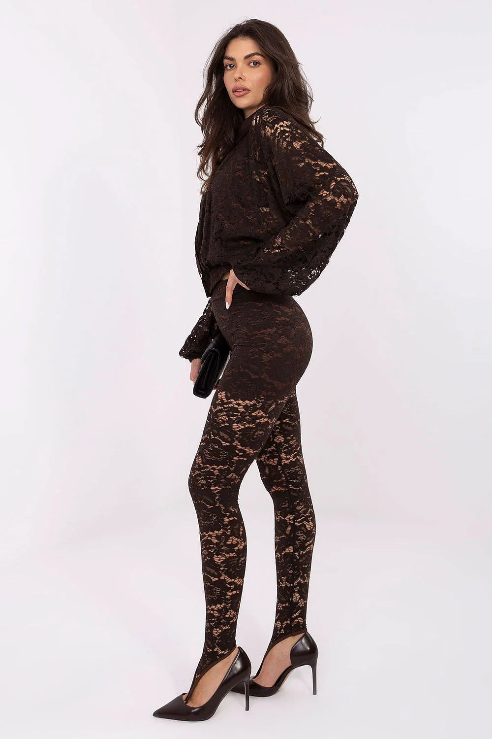 chemise dentelle femme manches longues bouffantes boutonnée col pointu doublée devant florale chocolat ajustée taille élastiquée courte élégante confortable raffinée