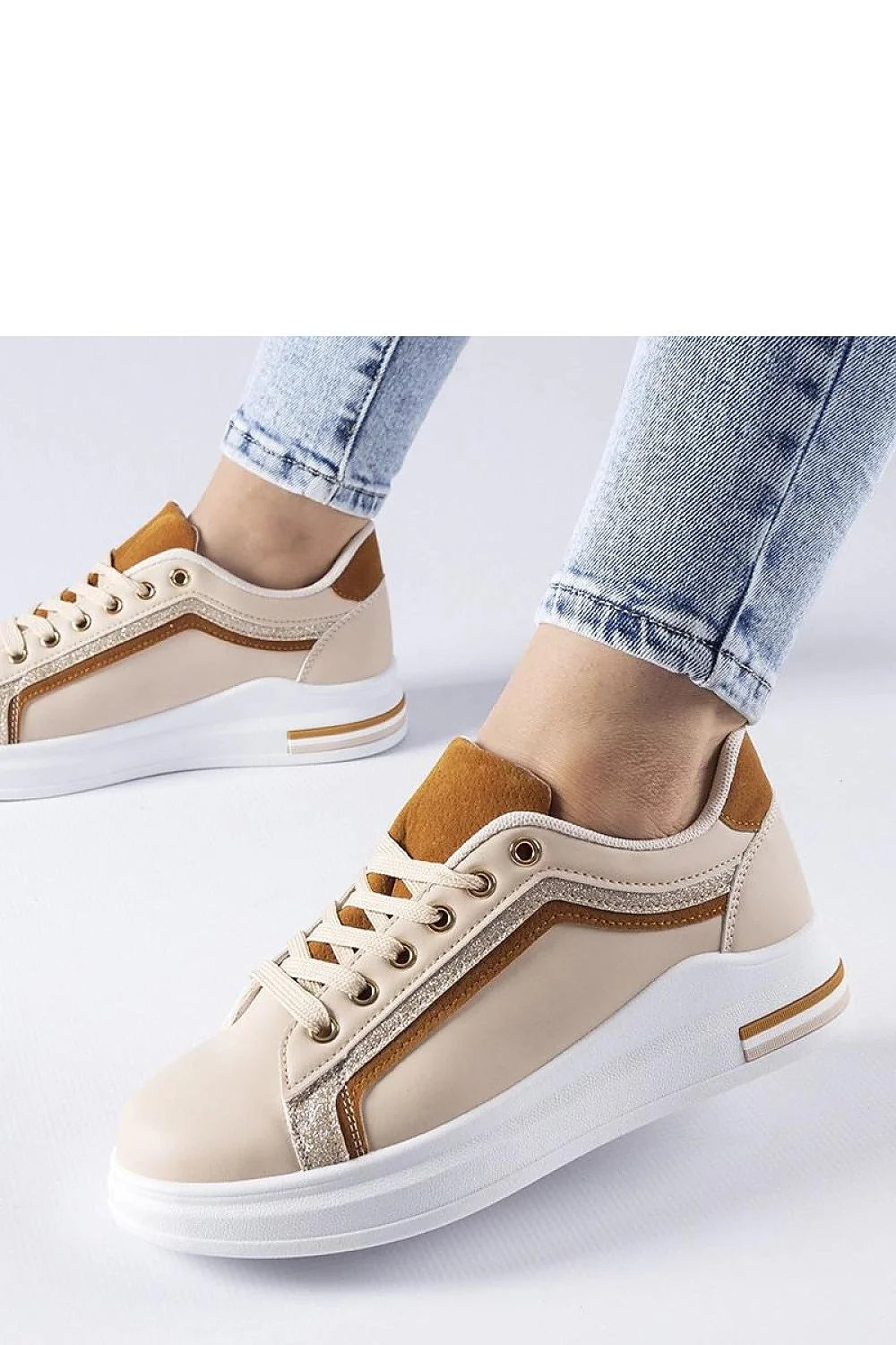 Baskets élégantes moderne femme beige marron doré cuir synthétique semelle blanche lacets coton minimaliste confortable été