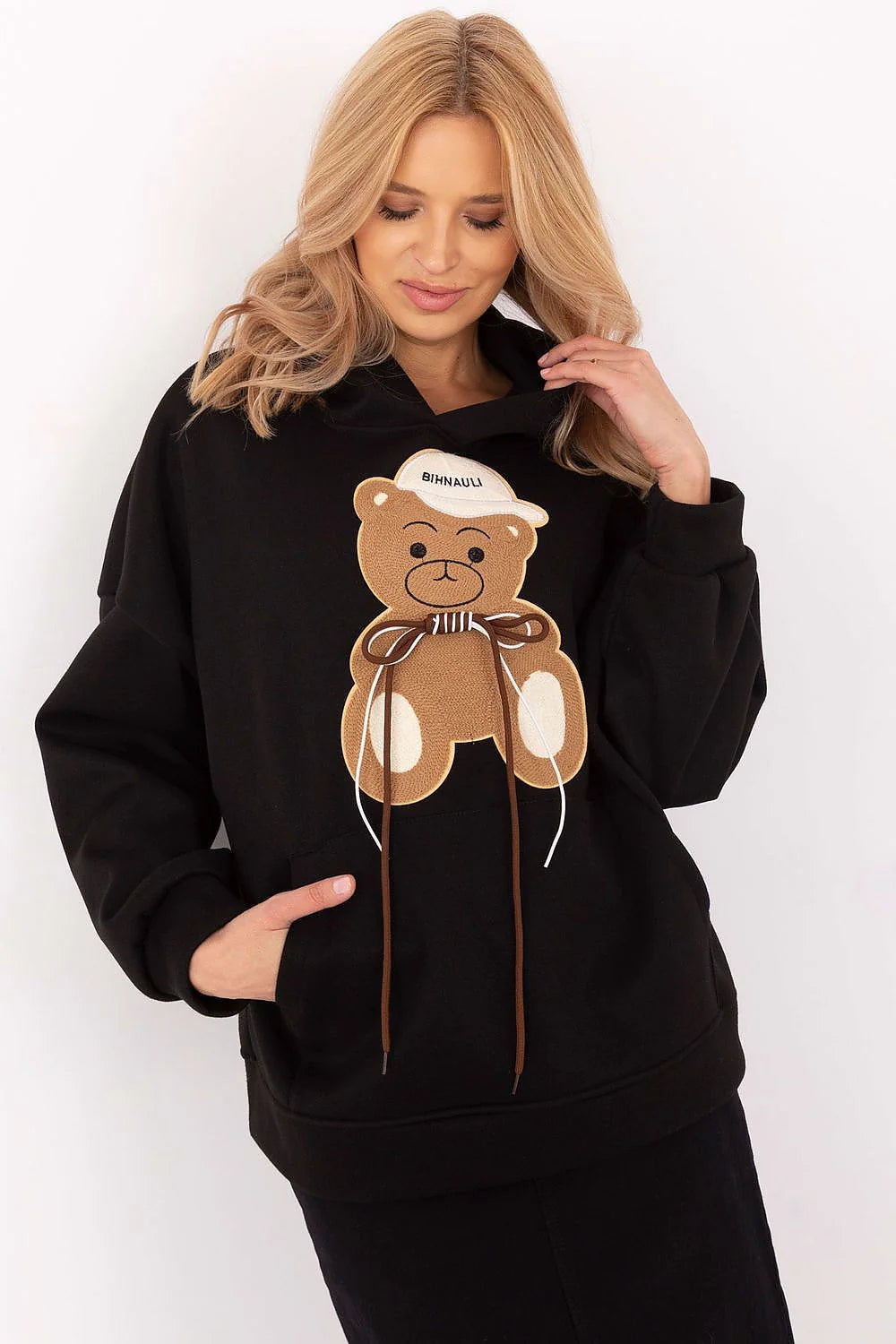 Sweatshirt moderne femme à capuche illustration ours peluche couleur noire matériau doux style décontracté