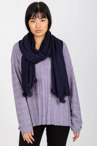 Écharpe acrylique bleu marine ajourée pompons décoration hiver moderne élégante volumineuse tricotée longue confortable Femme