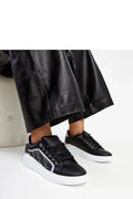 Sneakers femmes modernes élégantes design contemporain tige noire paillettes plateforme confortable semelle blanche lacets métalliques