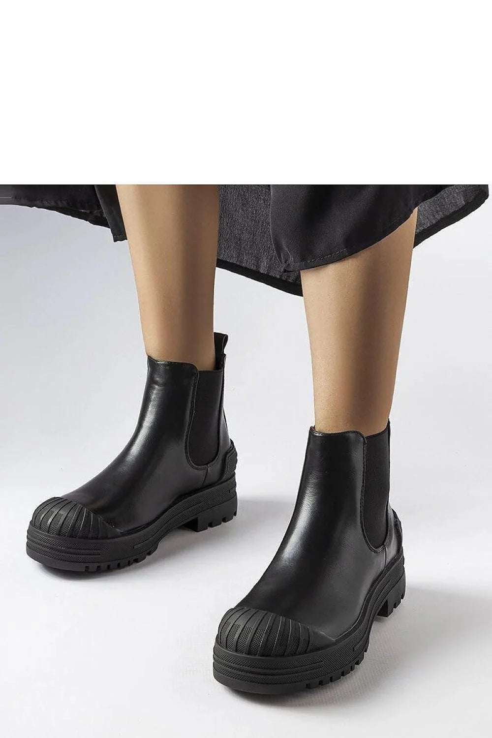 Bottes pour femmes design moderne robuste cuir noir tige haute protection caoutchouc semelle épaisse style Chelsea
