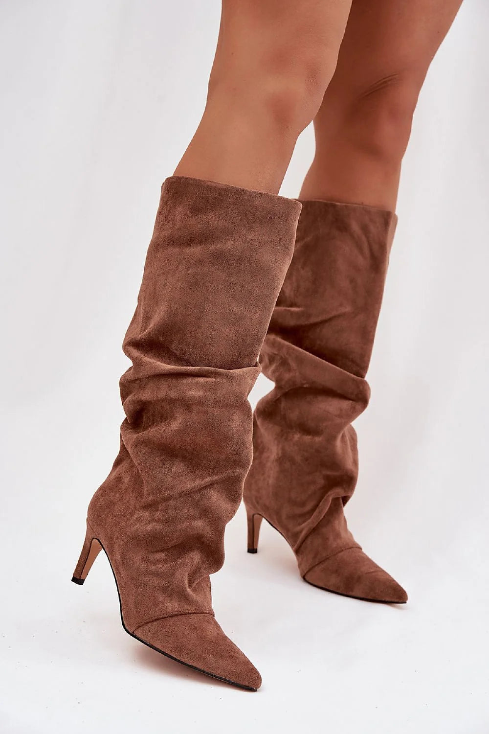 bottes genou suède écologique souple talon fin kitten bout pointu tige plissée ample enfilable doublure fourrure confortable élégante féminine