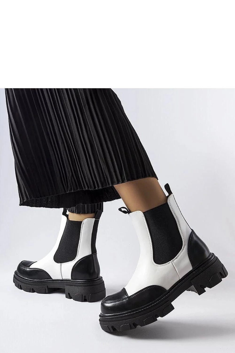 bottines chelsea femme bicolore noir blanc cuir biologique similicuir confortable plateforme semelle crantée chunky urbain audacieux élégant décontracté chic antidérapante