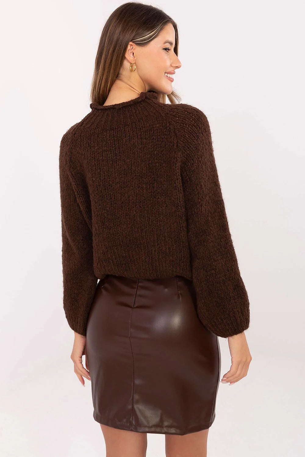 pull femme maille épaisse pelucheuse chocolat coupe courte droite col rond manches longues bouffantes côtelées douceur chaleur durable polyvalent