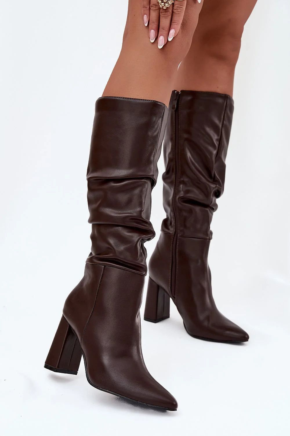 bottes femme similicuir marron chocolat tige froncée mi mollet bout pointu talon bloc haut fermeture éclair latérale