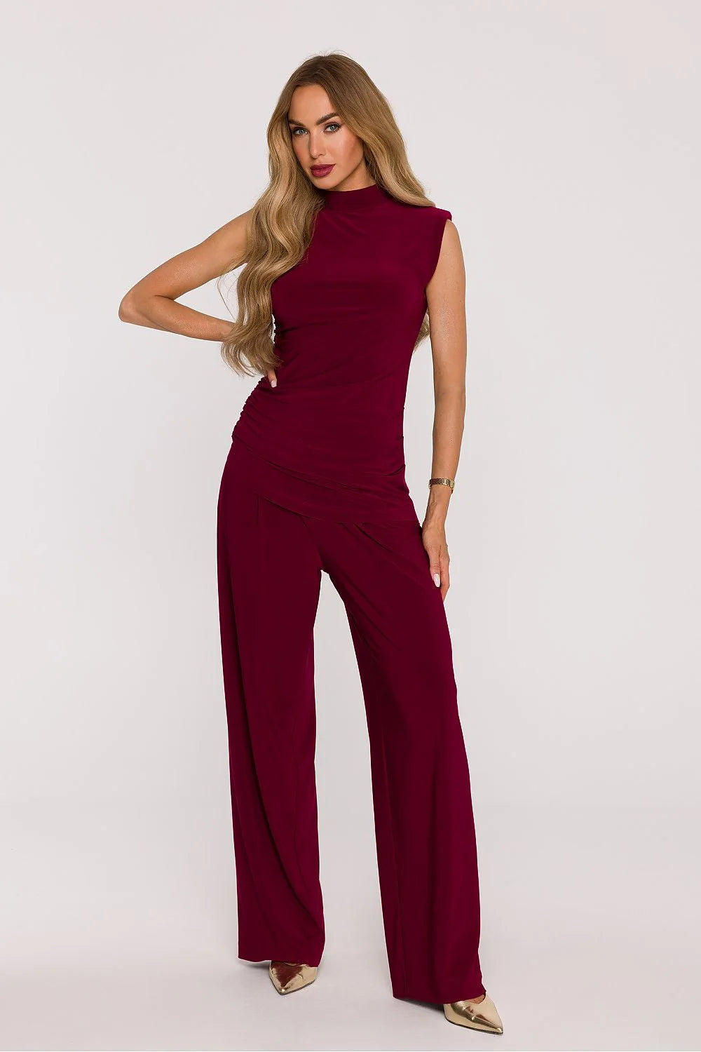 ensemble femme bordeaux profond col montant sans manches buste ajusté taille drapée fronces pantalon palazzo jersey stretch fluide élégant soirée