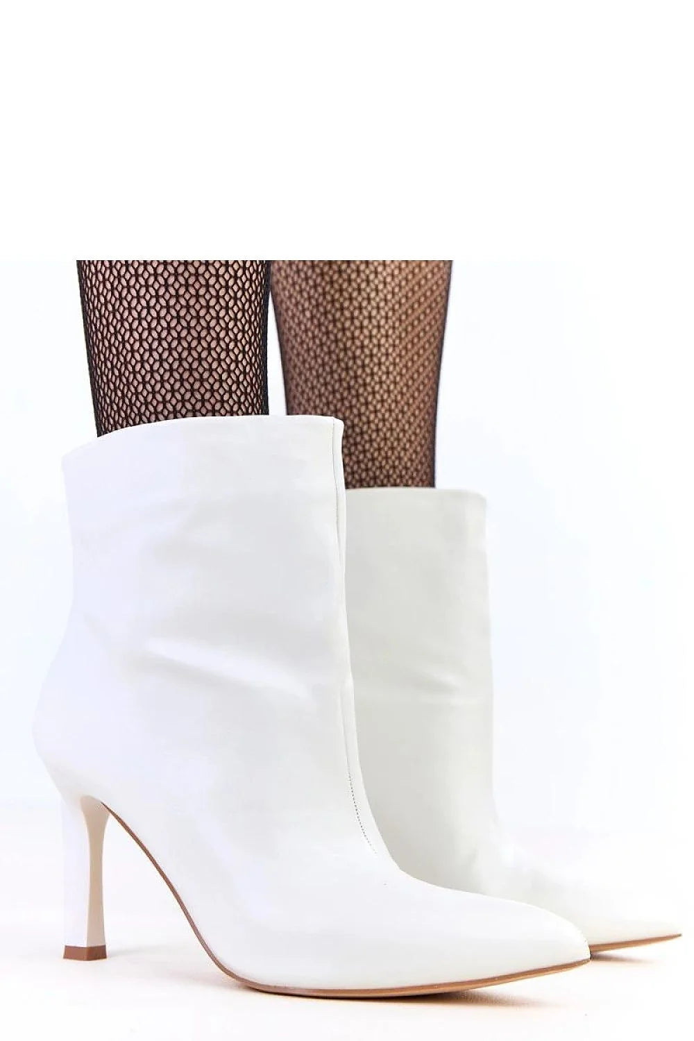 bottines vernies talon aiguille blanc cuir écologique brillant bout pointu tige 13cm haute silhouette épurée semelle fine soirée habillée chic
