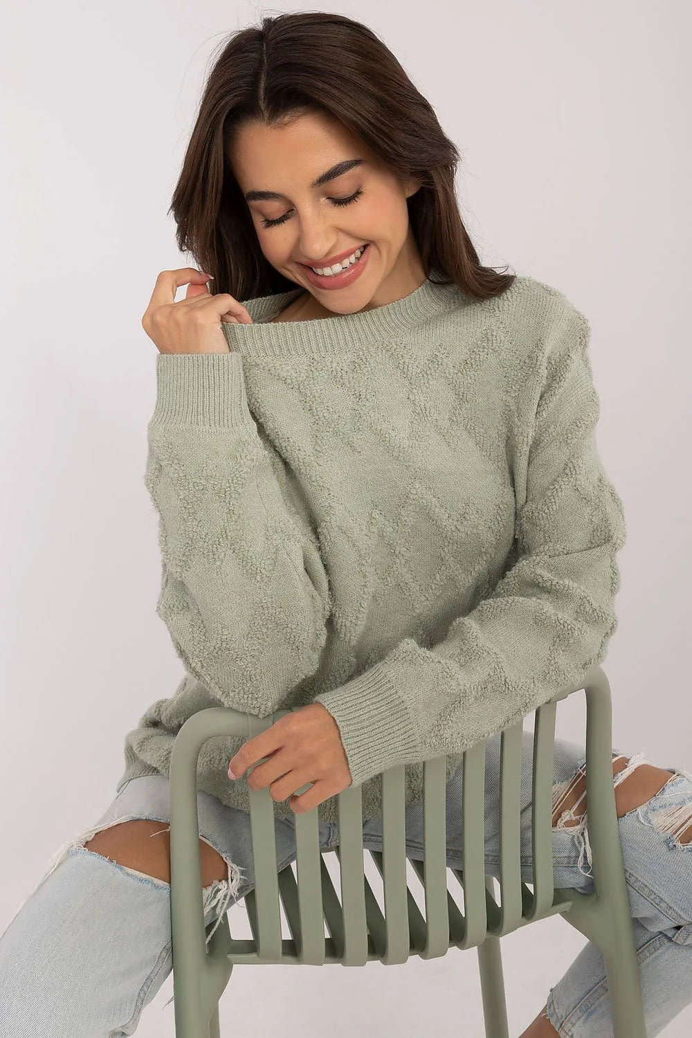 Pull femme casual-chic oversize manches longues motif losanges texturés vert sauge doux isolation thermique confortable versatile hiver automne quotidien tendance fonctionnel