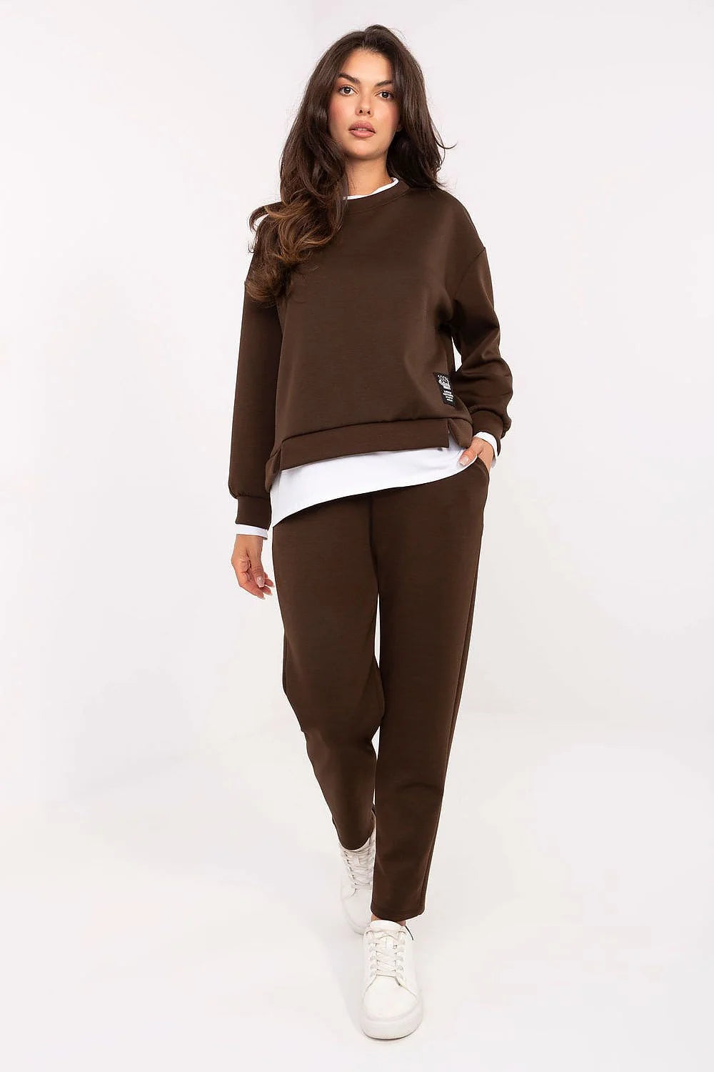 ensemble loungewear femme velours doux chocolat marron sweat col rond manches longues oversize épaules tombantes pantalon taille haute
