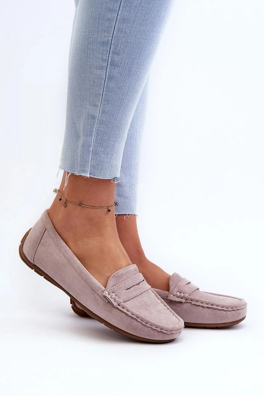 mocassins femmes suède rose poudré basse bout arrondi surpiqûres semelle gomme antidérapante talon plat doublure perforée respirante confortable élégant intemporel