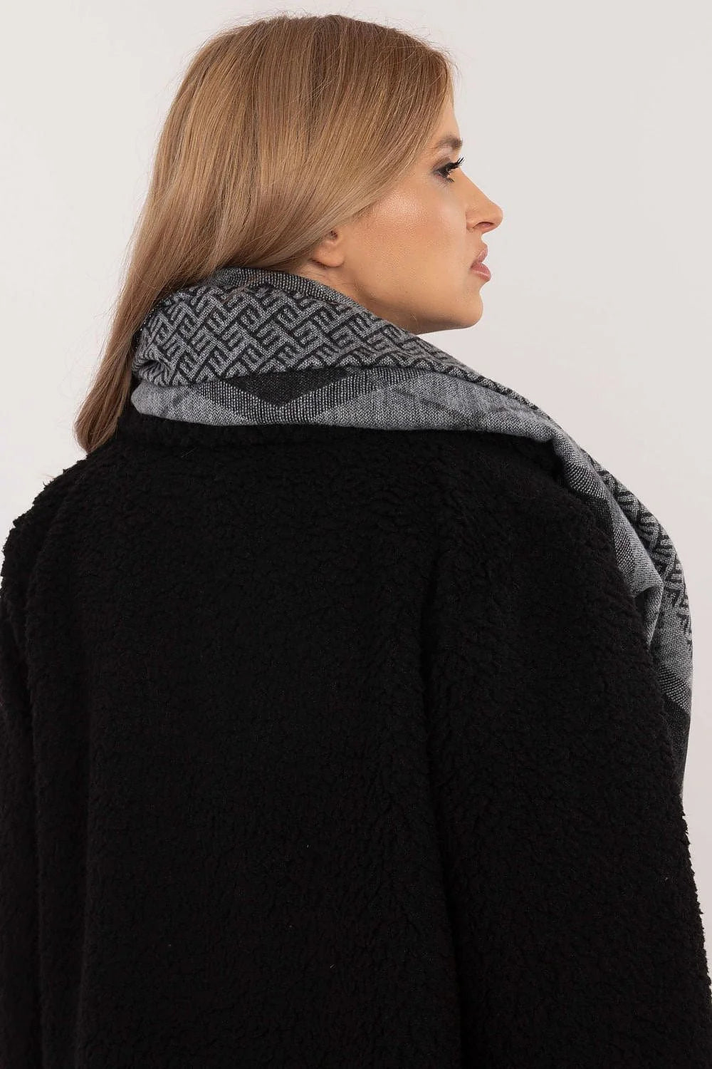 Écharpe élégante pour femme motif géométrique gris et noir viscose longueur 190cm large 69cm