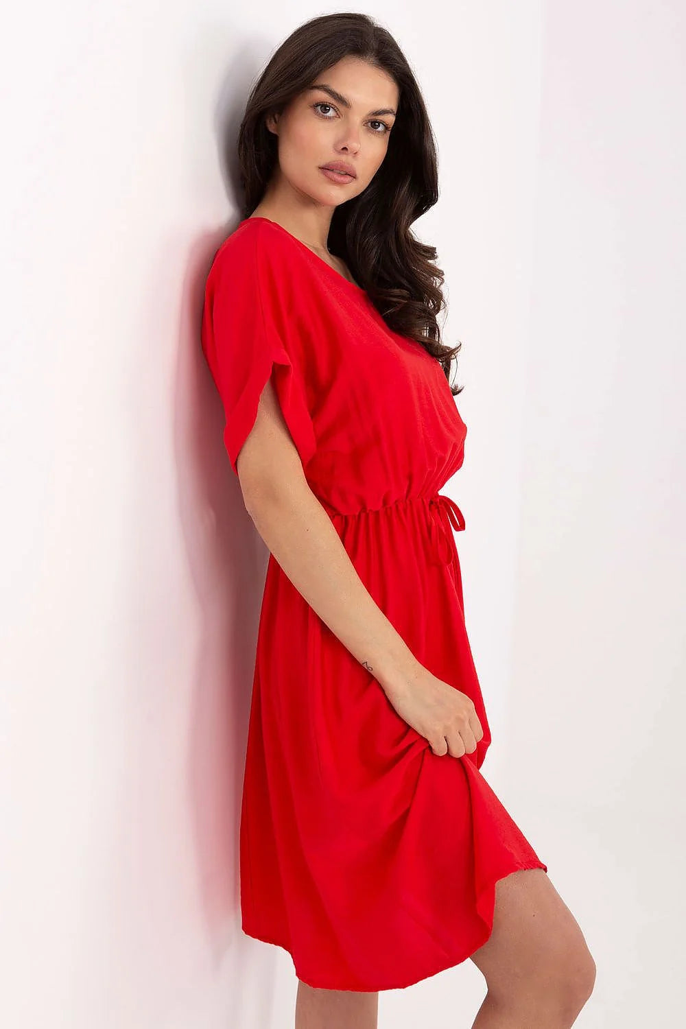 Robe été féminine évasée en viscose manches courtes encolure ronde ceinture rouge vif taille ajustable femme