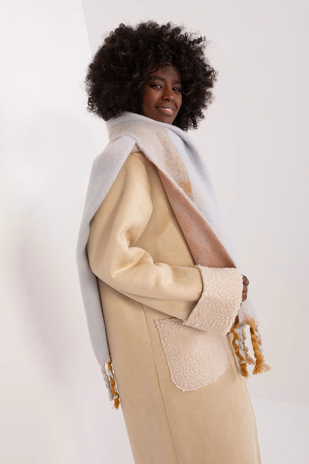 Écharpe et manteau hivernal élégant pour femmes en laine et imitation fourrure, longueur droite et motifs graphiques, doux et confortable