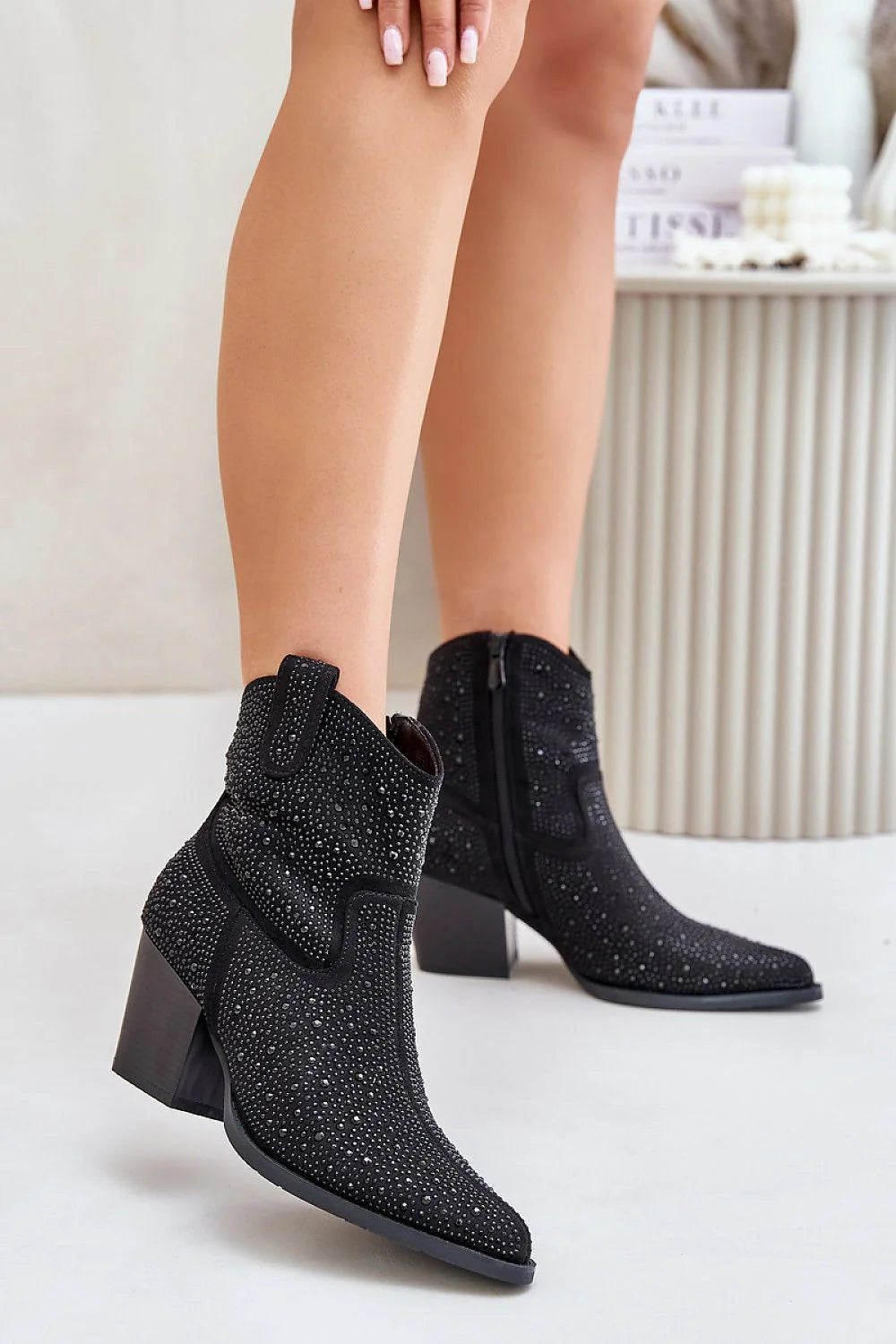 Bottes à talons Step in style, cuir suédé, pointure pointue, strass, fermeture éclair latérale, talons épais, confort, style audacieux, femme, mode occidentale, polyvalence, occasions multiples, design moderne, sophistication
