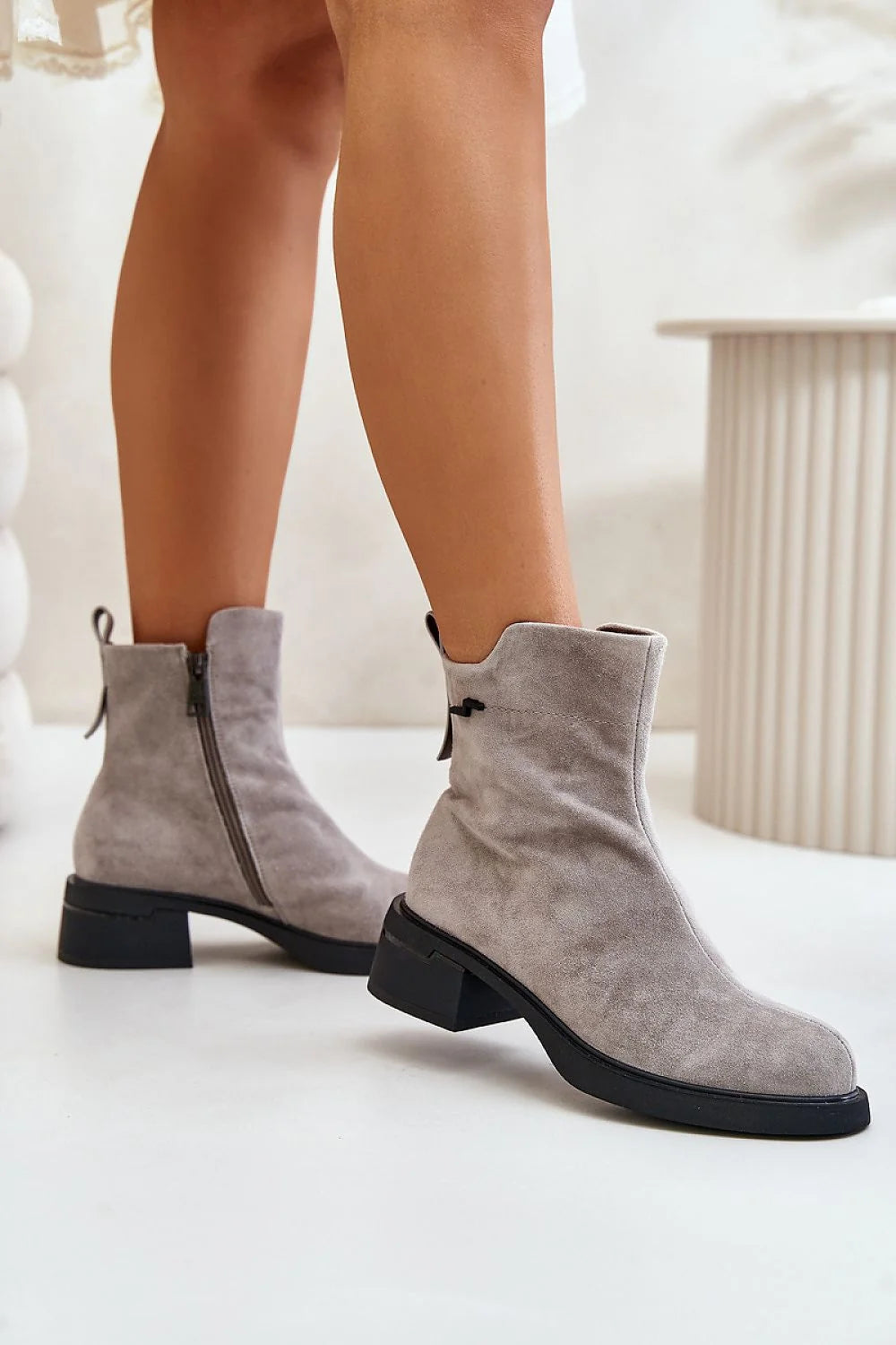 Bottes pour femmes en suède Step in style, style moderne élégant, couleur taupe clair, talon 5 cm, doublure chaude, confort