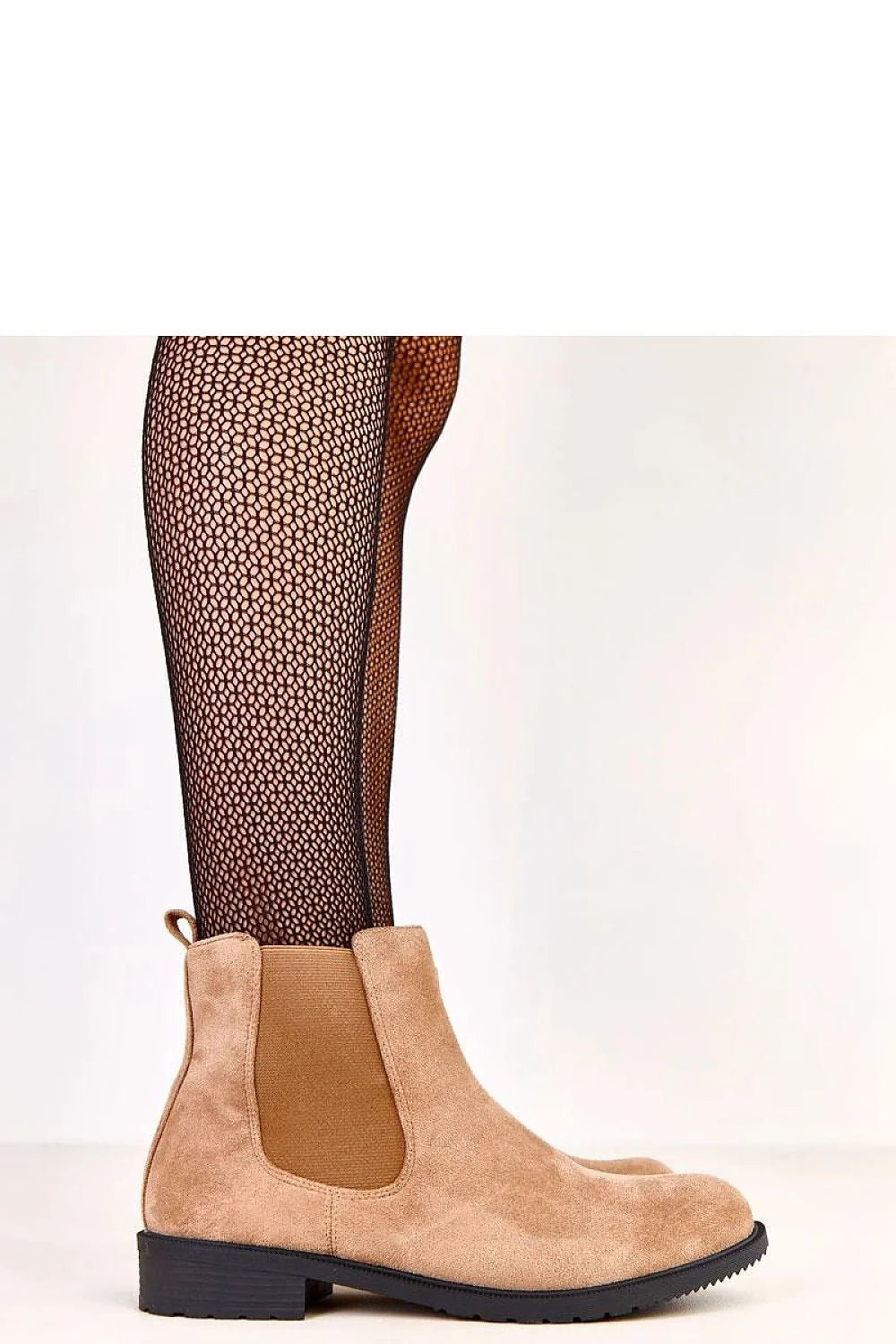bottines femme Chelsea daim suédé beige camel bout arrondi tige cheville élastique zip semelle crantée talon bas confortable