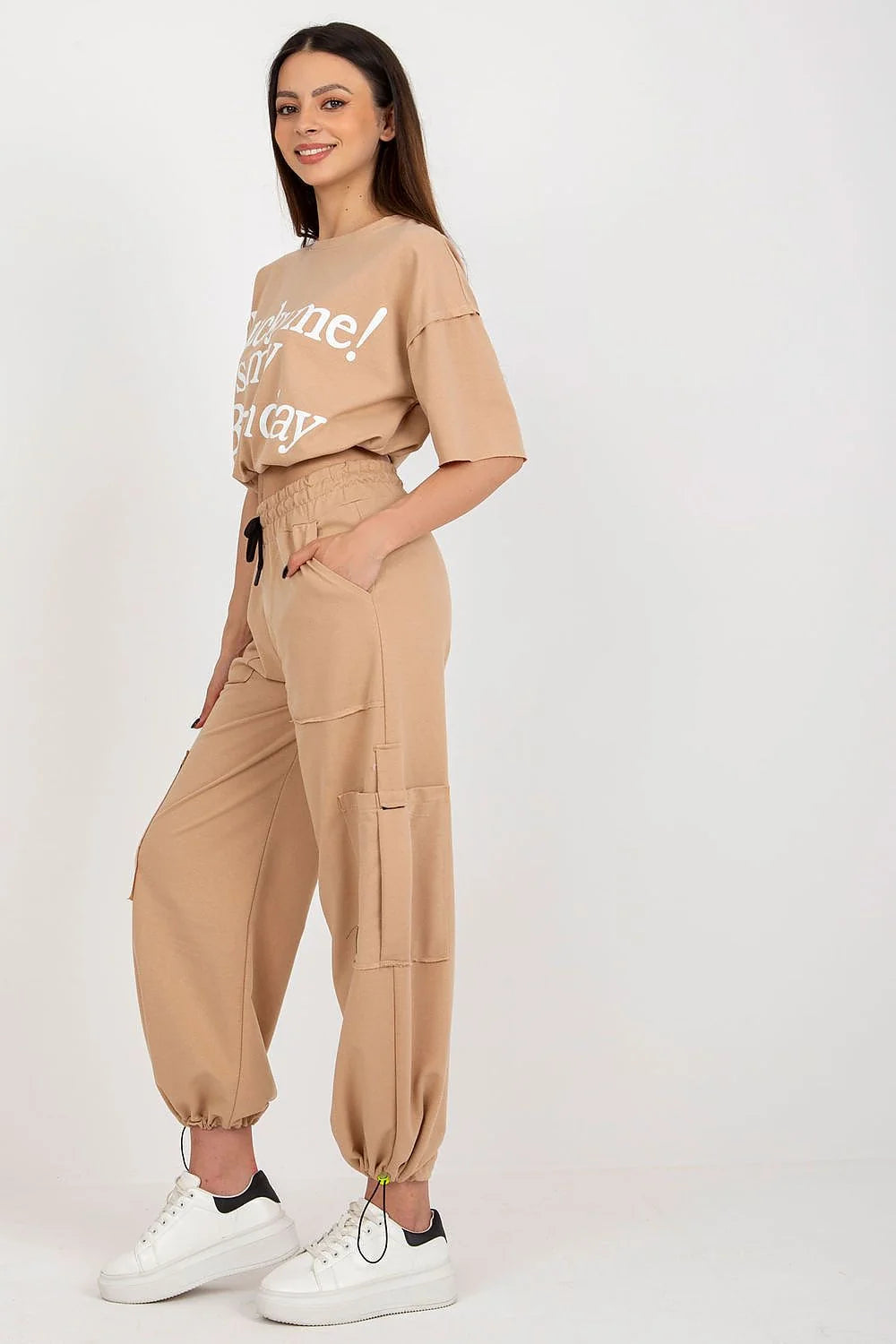 ensemble Badu femme loungewear tshirt crop oversize imprime LuckyMe Birthday coton beige pantalon cargo jogger taillehaute elastique cordon