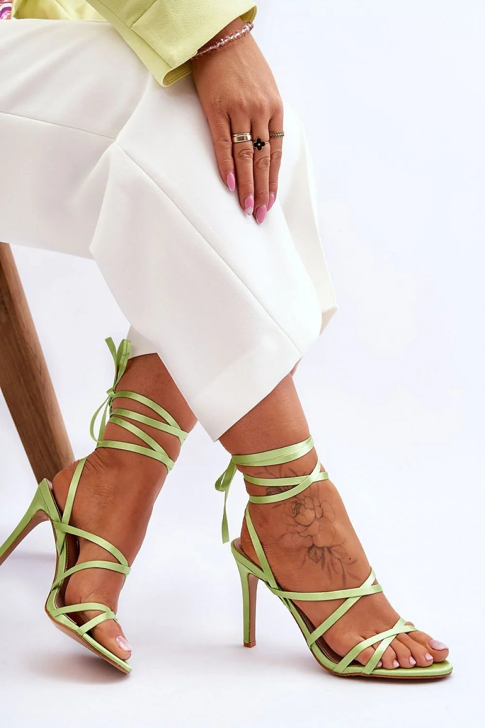 Sandales à talons aiguilles pour femmes style moderne design épuré cuir synthétique couleur vert pastel semelle intérieure cuir artificiel confortable occasion élégante
