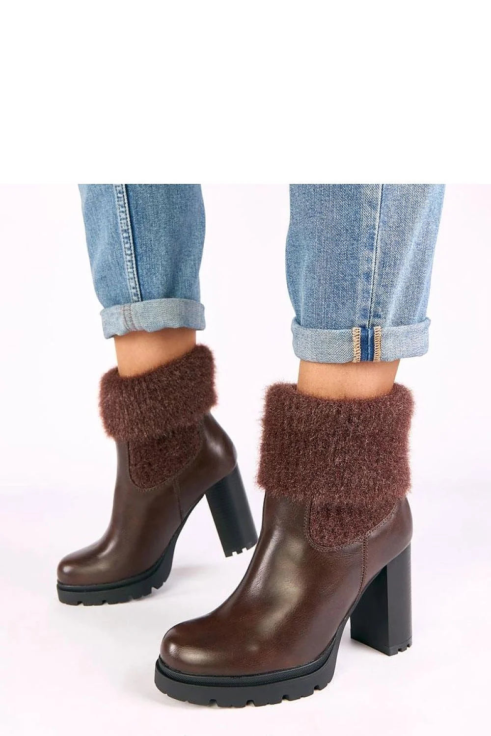 bottines talon bloc marron effet cuir lisse revers fourrure maille duveteuse brun bout rond plateforme semelle crantée noire antidérapante confortable