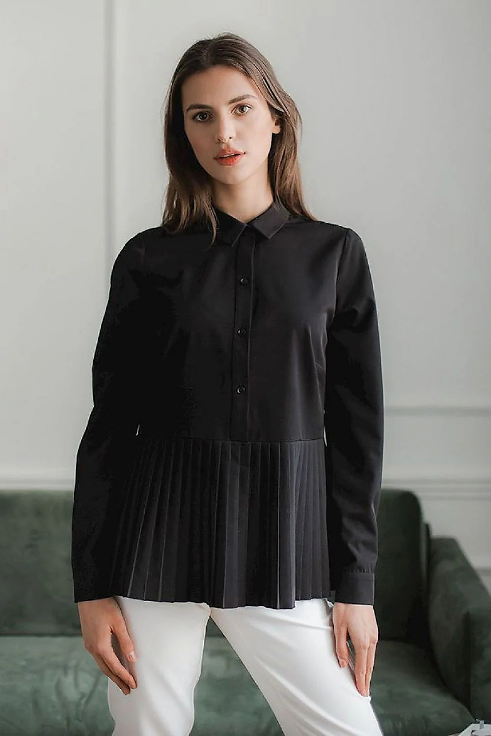 Chemisier noir en polyester élégant manches longues plissé ajusté pour femme moderne et chic