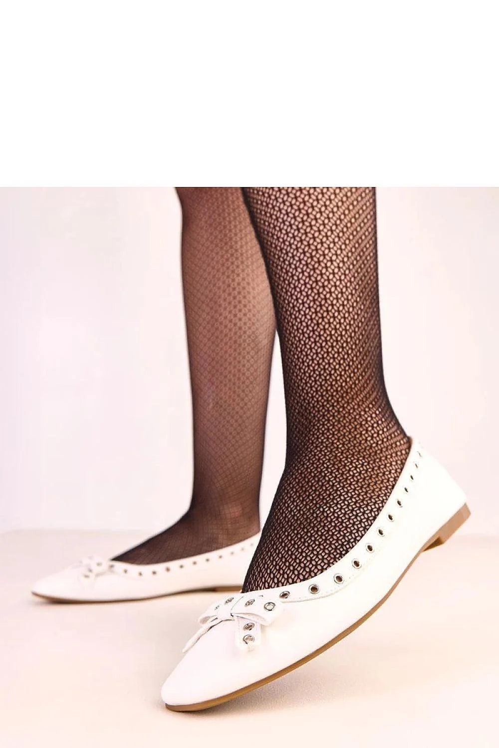 ballerines femme élégantes charmantes classiques basses bout carré oeillets metalliques noeud delicat rivets cuir ecologique semelle interieure talon plat confort