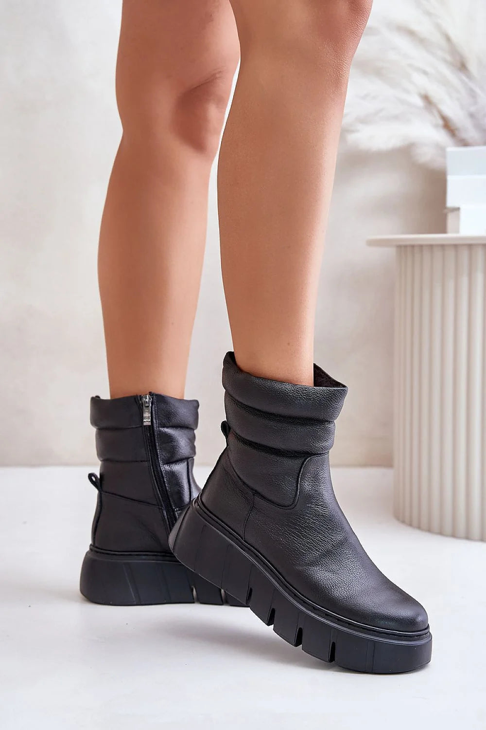 Bottes en cuir naturel pour femmes style moderne noires talon aiguille semelle épaisse automne hiver