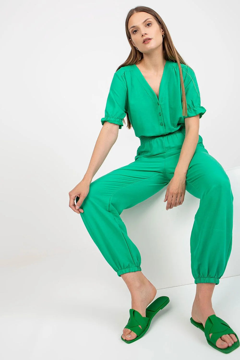combinaison femme vert émeraude coton élasthanne léger respirant confortable encolure V manches bouffantes taille smockée jambes droites chevilles ourlets élastiqués