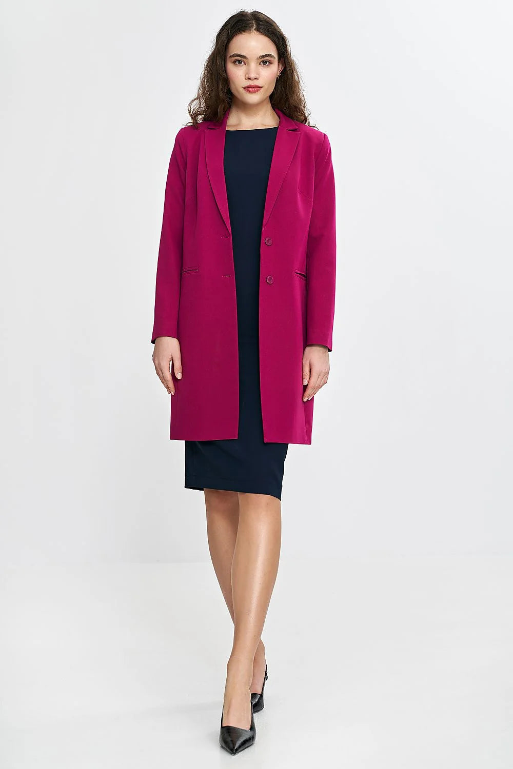 Veste pour femme moderne élégante couleur fuchsia coupe droite manches longues deux boutons