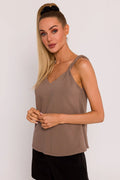 Chemisier Moe sans manches en maille taupe en V dos échancré tissu fluide polyester femmes élégance sensuelle