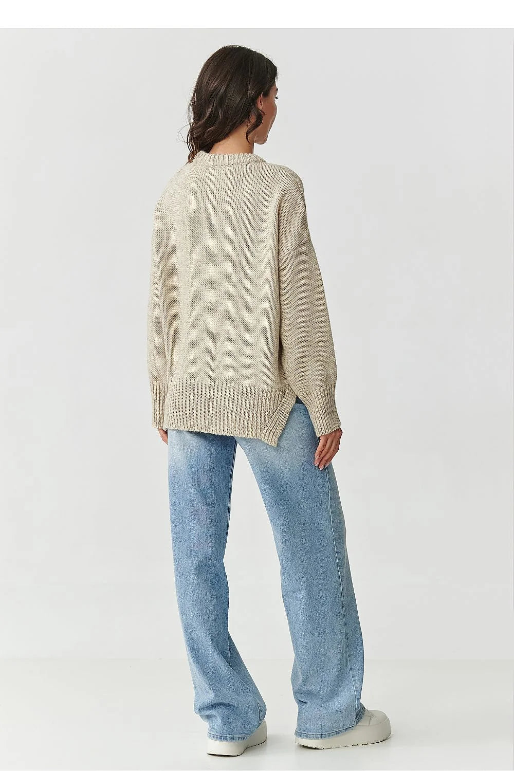 pull femme oversize maille tricotée beige chiné col rond manches longues emmanchures tombantes coupe décontractée côtes larges poignets bas ourlet