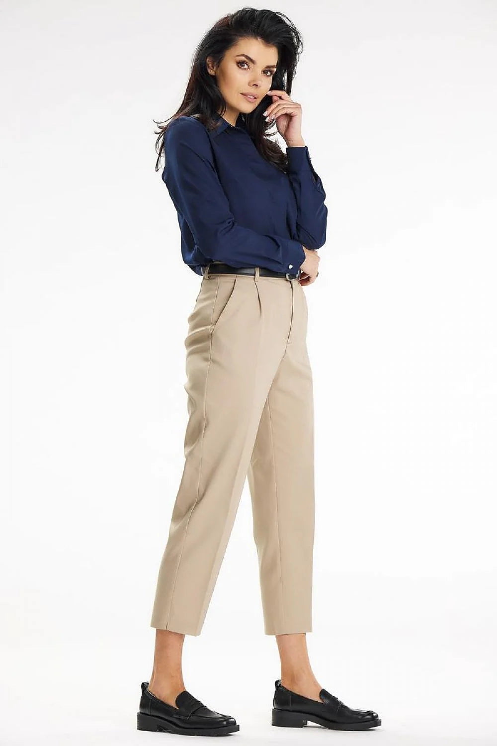 chemise femme manches longues col revers bleu marine satiné coupe fluide poche discrète boutonnage invisible poignets boutonnés professionnel