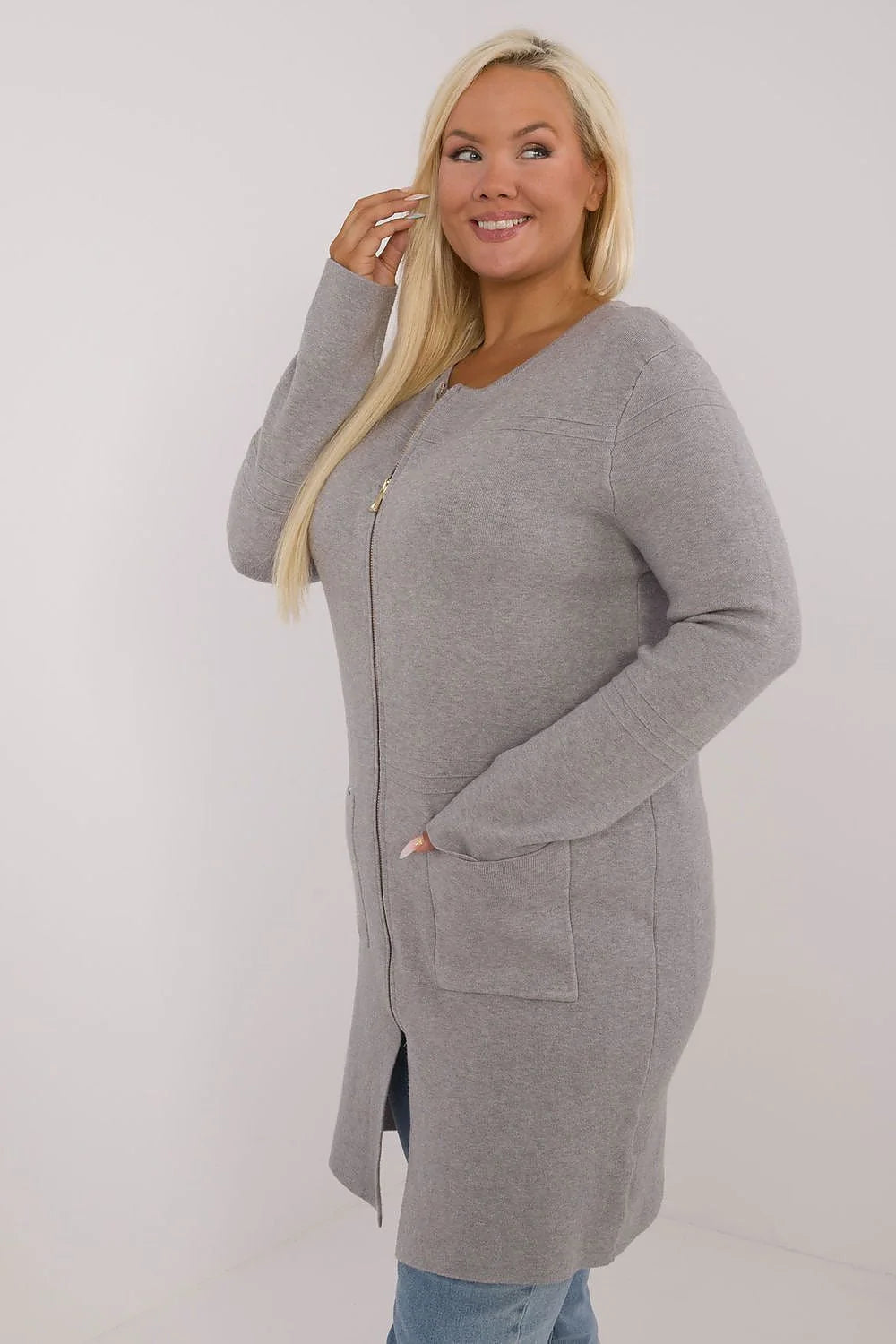 Pull grande taille femme cardigan gris maille doux fermeture éclair poches larges coupe droite manches longues en coton synthétique