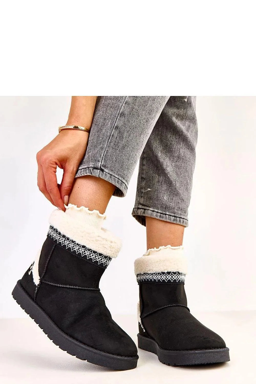 bottes hiver femme suédine noire brodées décoratives fourrure doublée col sherpa écru semelle antidérapante plate confortables stables jacquard bande slipon