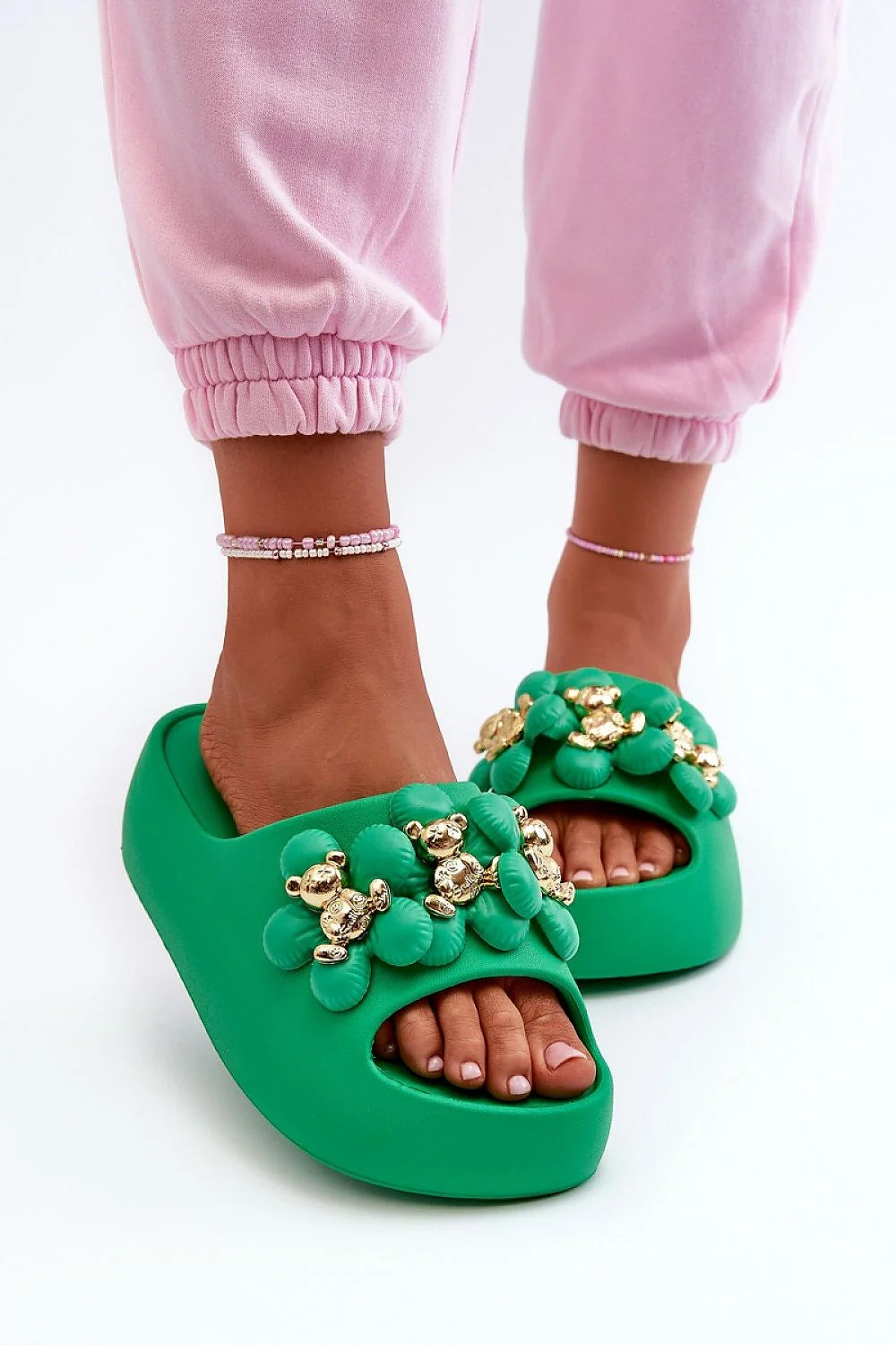 Sandales féminines audacieuses à plateforme verte avec détails floraux dorés, confort et style pour l'été