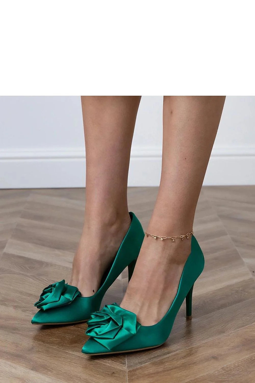 escarpins satinés vert émeraude bout pointu rosace talons aiguilles 9cm élégants sensuels confortables semelle cuir écologique mariage soirée chic