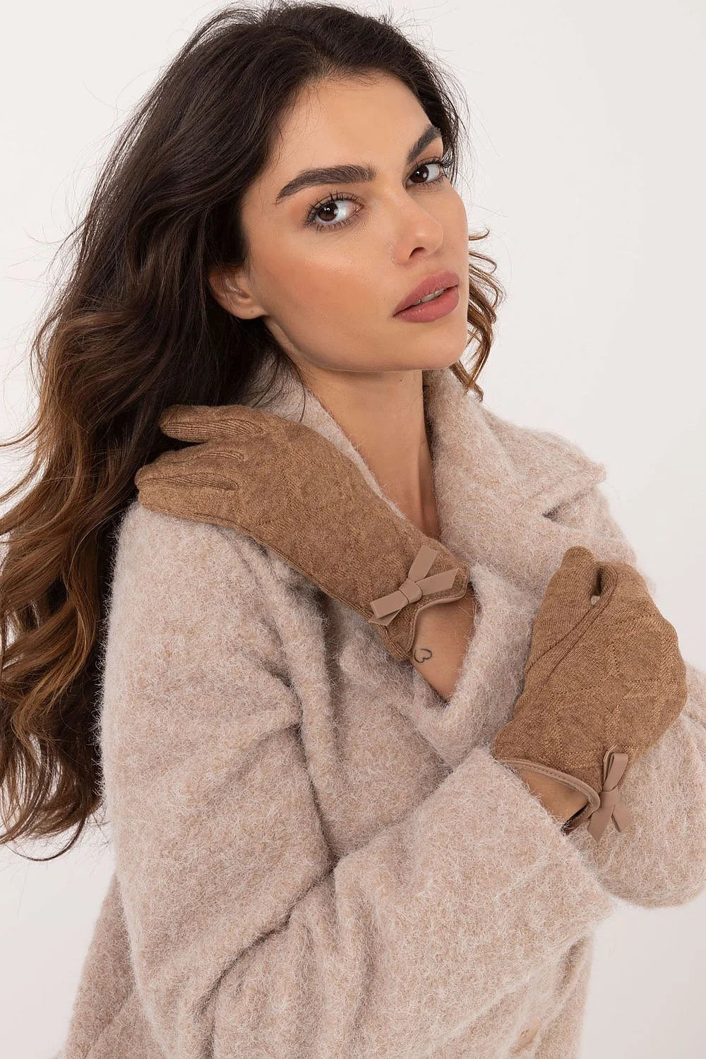 Gants élégants pour femmes en laine et cachemire, design classique, détails en nœud, coloris brun chaud, matériau isolant, doux et confortable