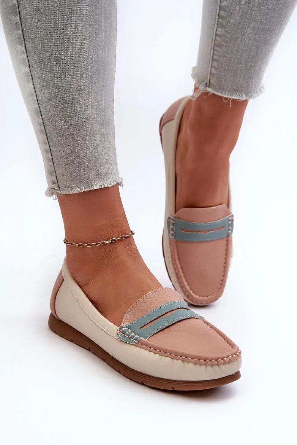 Mocassins pour femmes en cuir artificiel élégance moderne confortable avec détails bleu et rose
