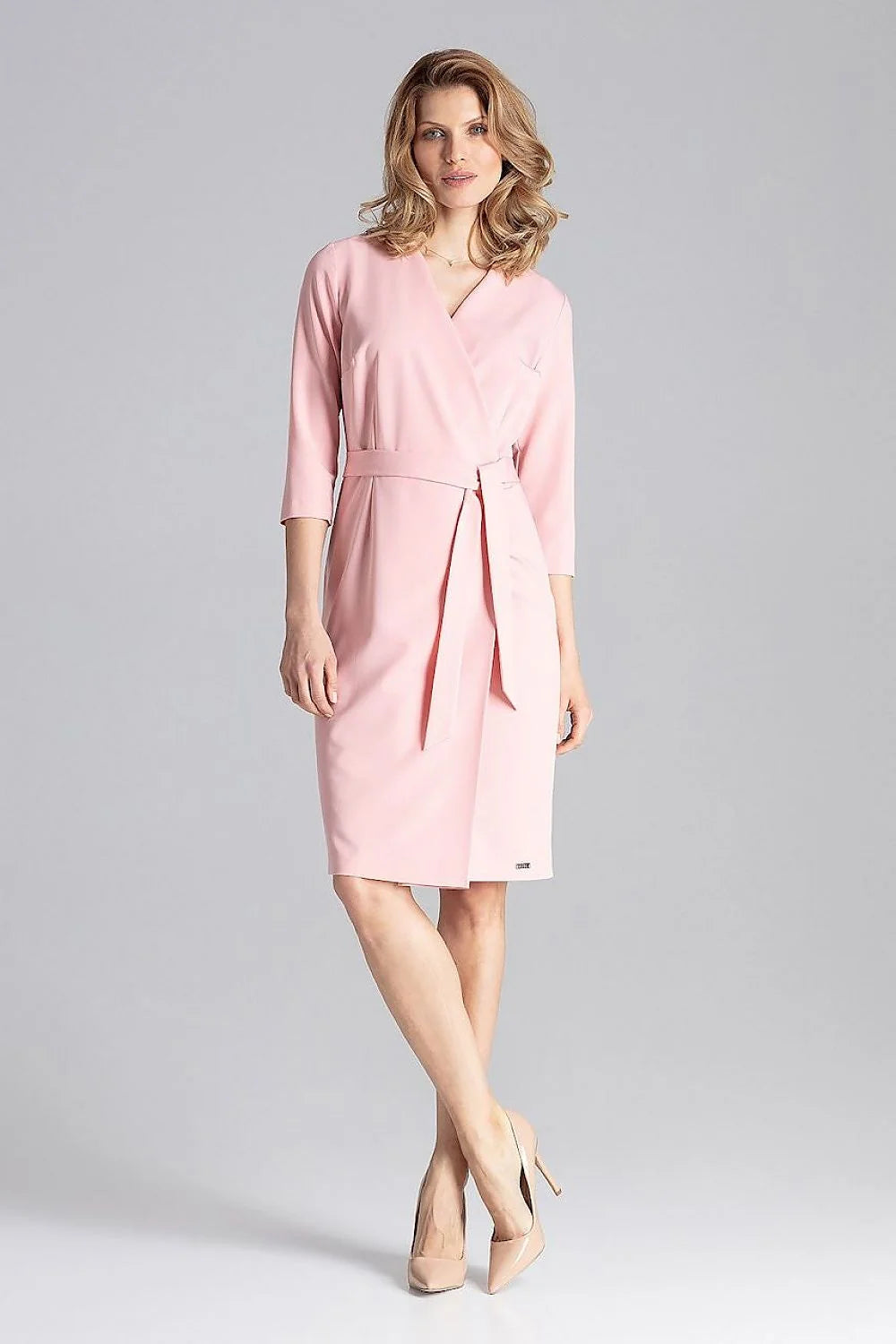 Robe portefeuille polyester élégante jaune moutarde ceinturée classique pour femmes modernes bureaux réunions affaires