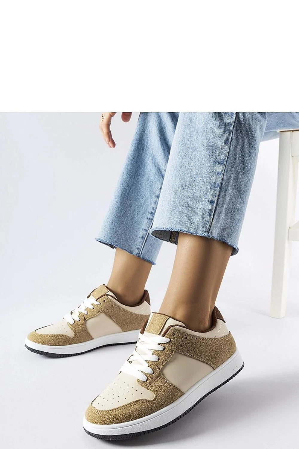 Baskets basses femmes cuir synthétique daim beige marron clair style urbain casual confortable soutien talon