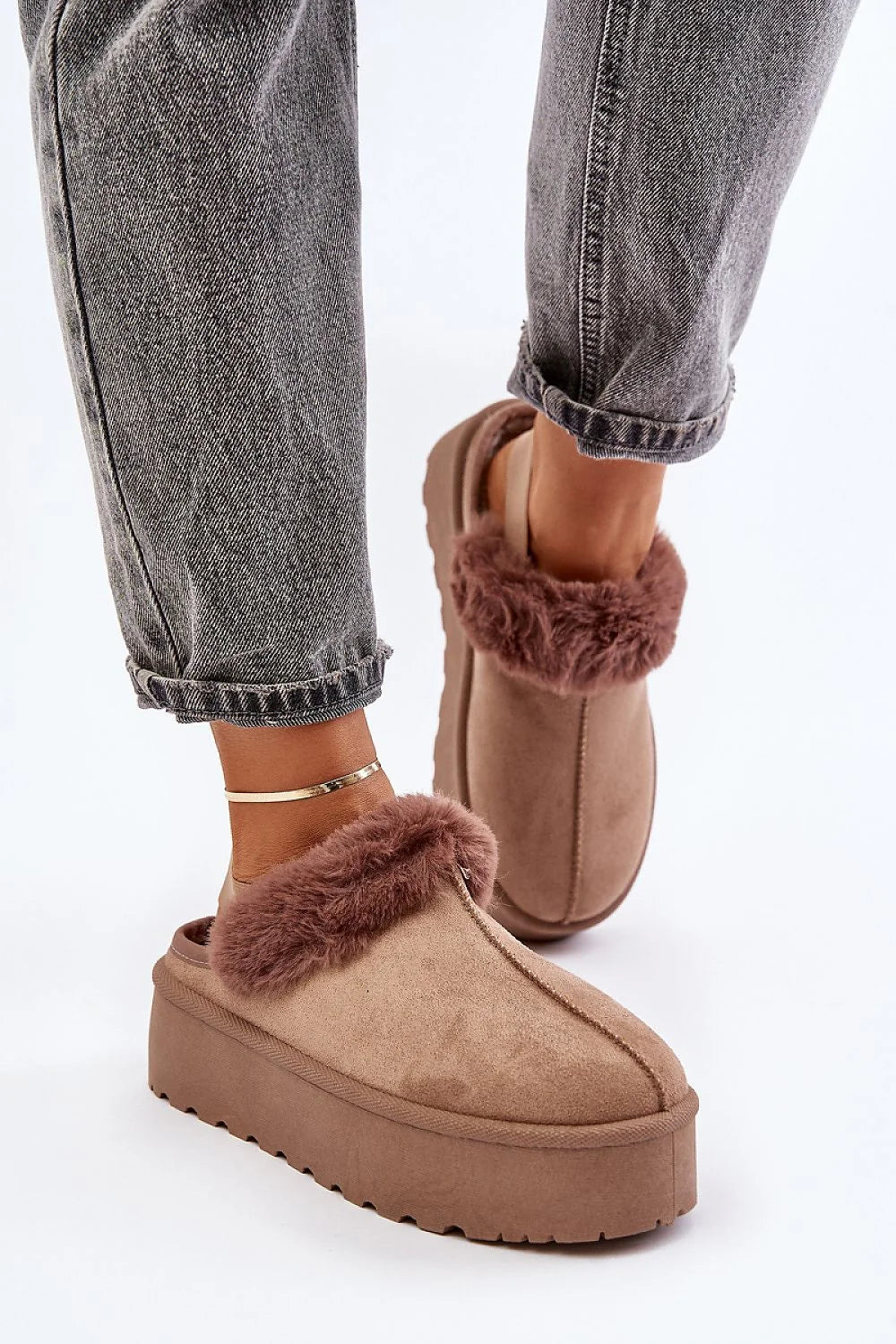 pantoufles mule suédine écologique femme confortables élégantes plateforme 4cm fourrure intérieure isolantes taupe châtain semelle crantée