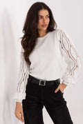 pull femme blanc manches longues bouffantes crochet ajourées poignets resserrés maille fine côtelée encolure ronde semiajustée viscose polyester durable chic
