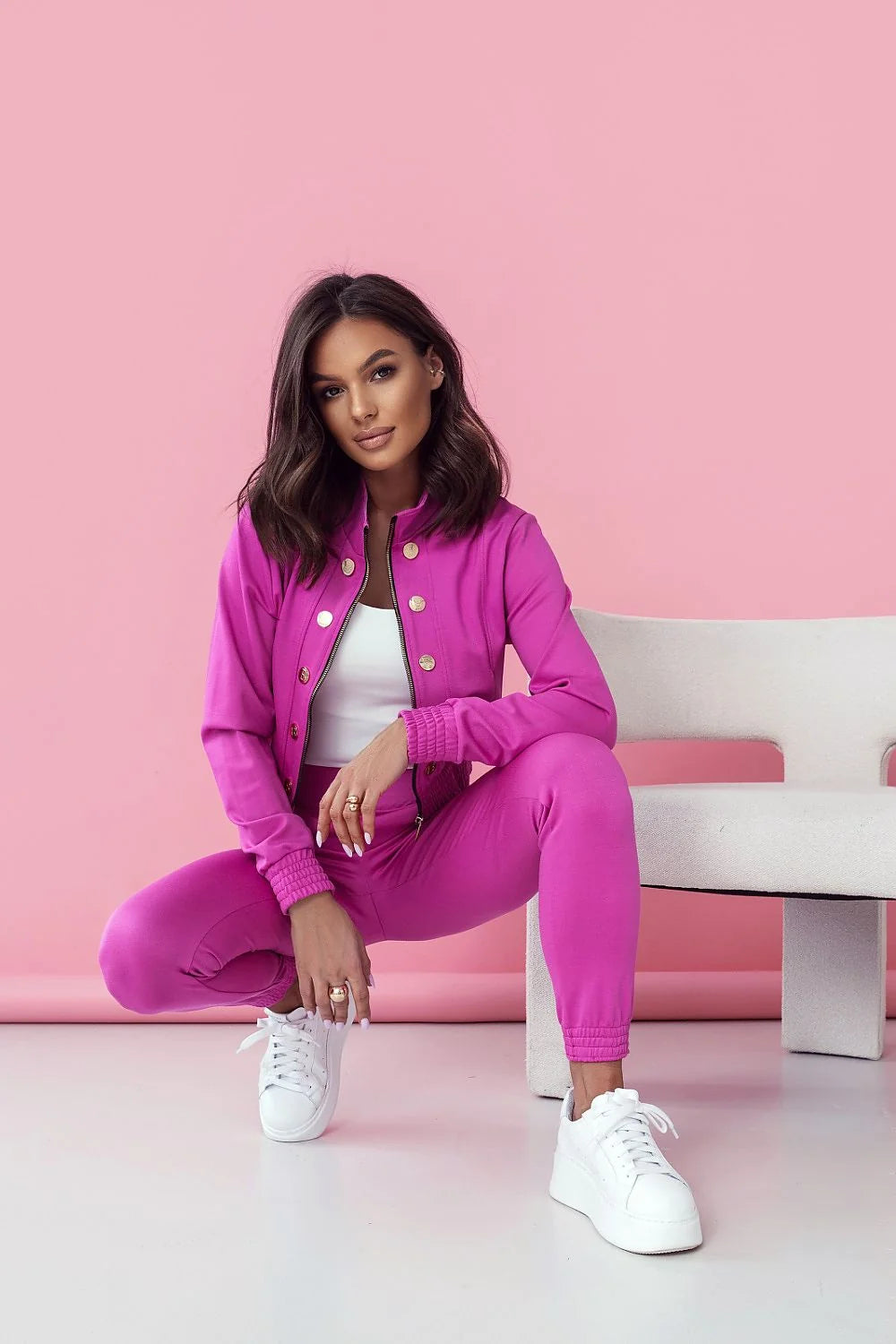 Ensemble femme mode moderne élégant veste pantalon top fuchsia blanc stretch ajusté chic occasion spéciale
