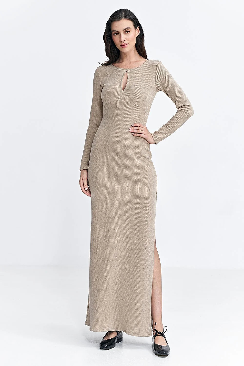 Robe de jour élégante longue manches longues en maille côtelée beige ajustée fente latérale femme