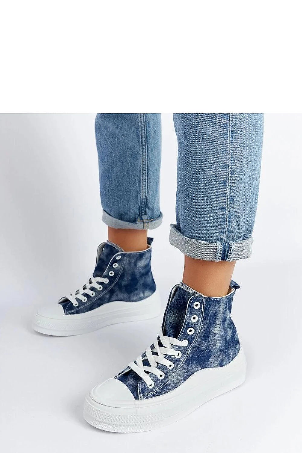 baskets montantes femme denim délavé indigo streetwear semelle épaisse blanche caoutchouc antidérapante plateforme bout renforcé lacets œillets métalliques