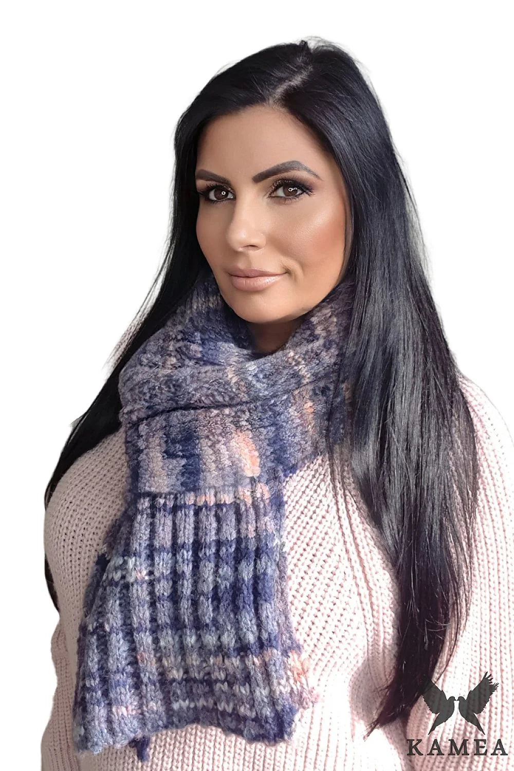 Écharpe pour femme hiver style classique motif carreaux couleurs harmonieuses matière douce chaude polyvalente logo KAMEA accessoire élégant