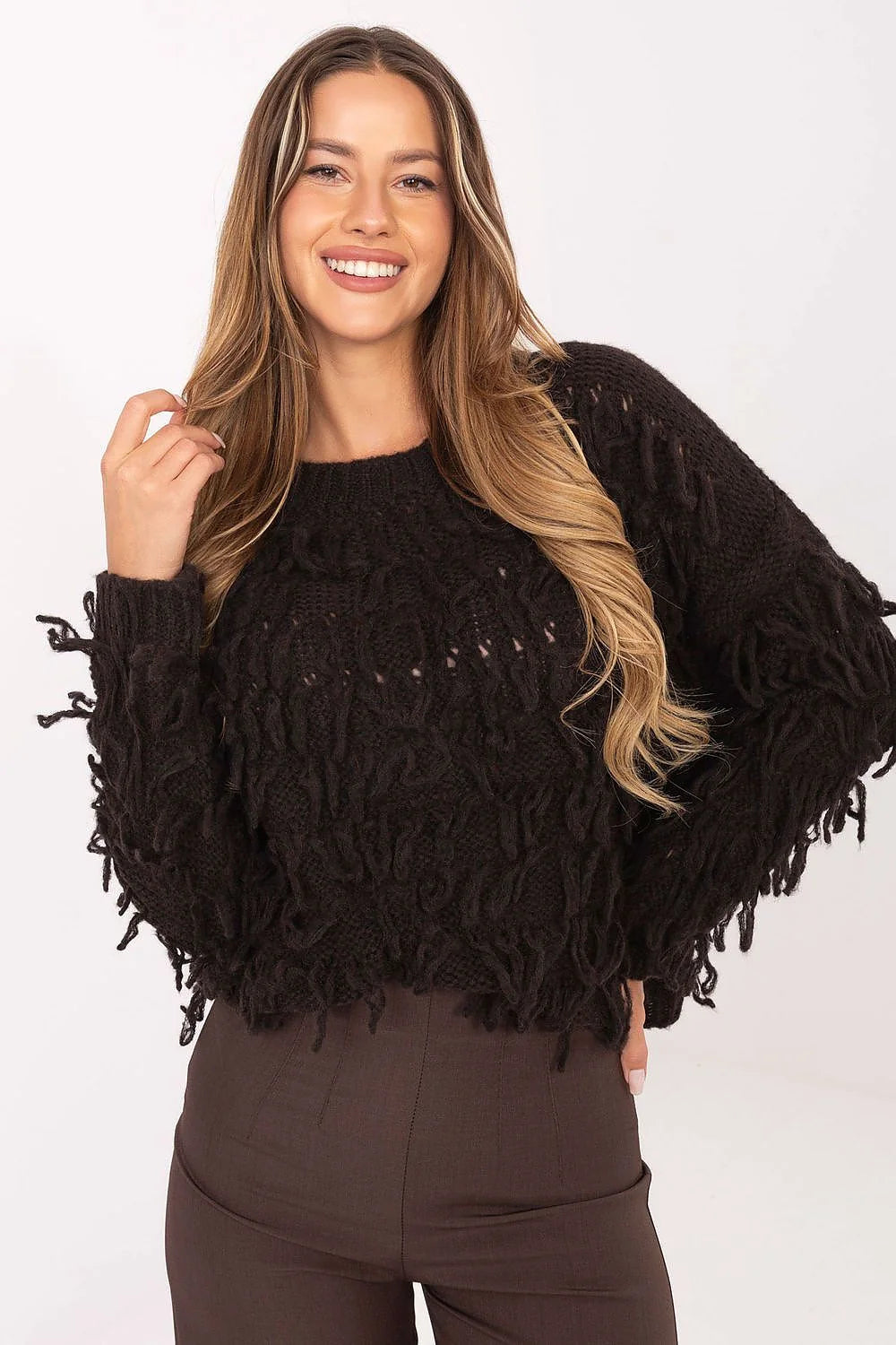pull crop maille épaisse oversize franges bohème chic brun ébène coupe courte ample col rond manches bouffantes bouclée cocooning hivernal