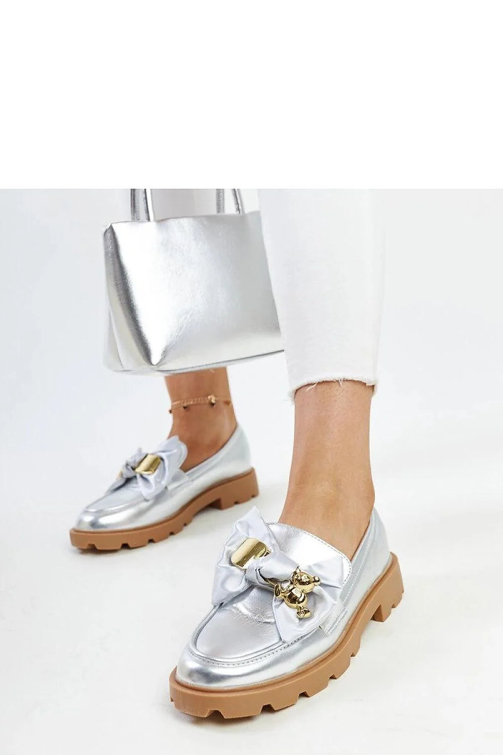Chaussures basses pour femmes design moderne élégant mocassins argentés nœud satiné doré semelle plateforme confortable
