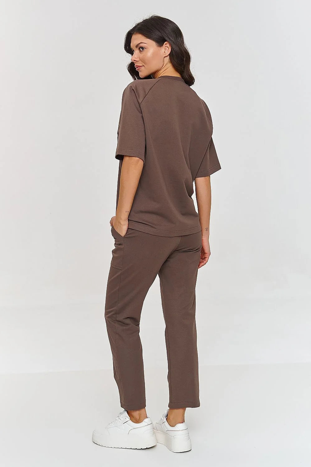 Ensemble Makadamia: survêtement femme confortable, coupe ample, manches raglan, pantalon droit, poches plaquées, couleur marron uni, élastique à la taille, coton doux, mode décontractée
